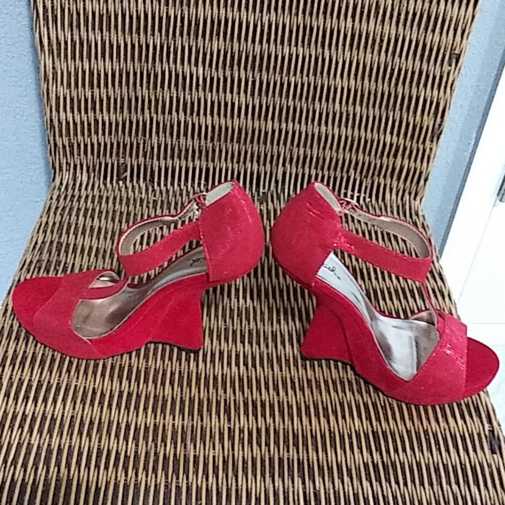 Shoes - Picture 3 of 4